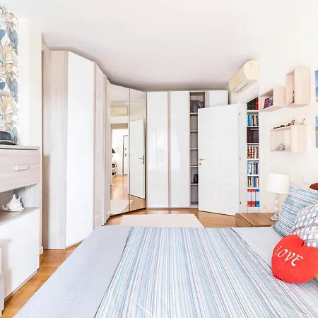 Cozy 10 Mins Walk From Poetto + Terrace Apartment Cagliari
